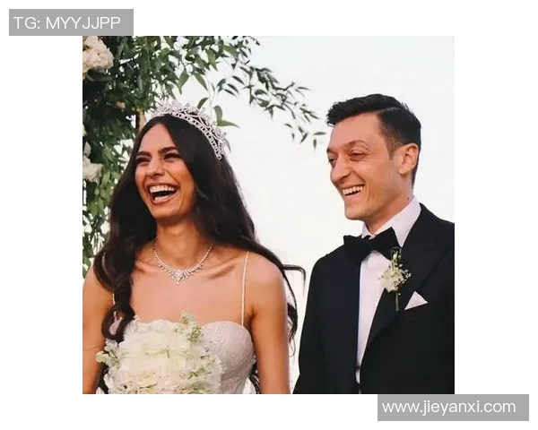 足球球星与娇妻甜蜜合照曝光二人温馨瞬间引发粉丝热议